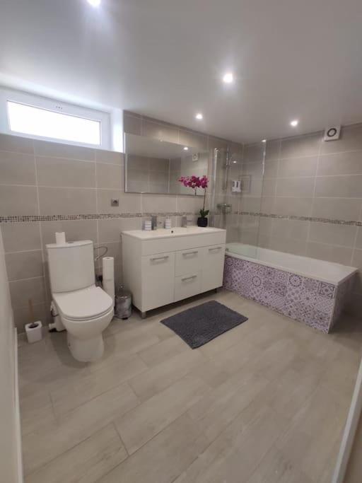 Appartement 100M2, Independant Dans Notre Maison Garennes-sur-Eure Exterior photo